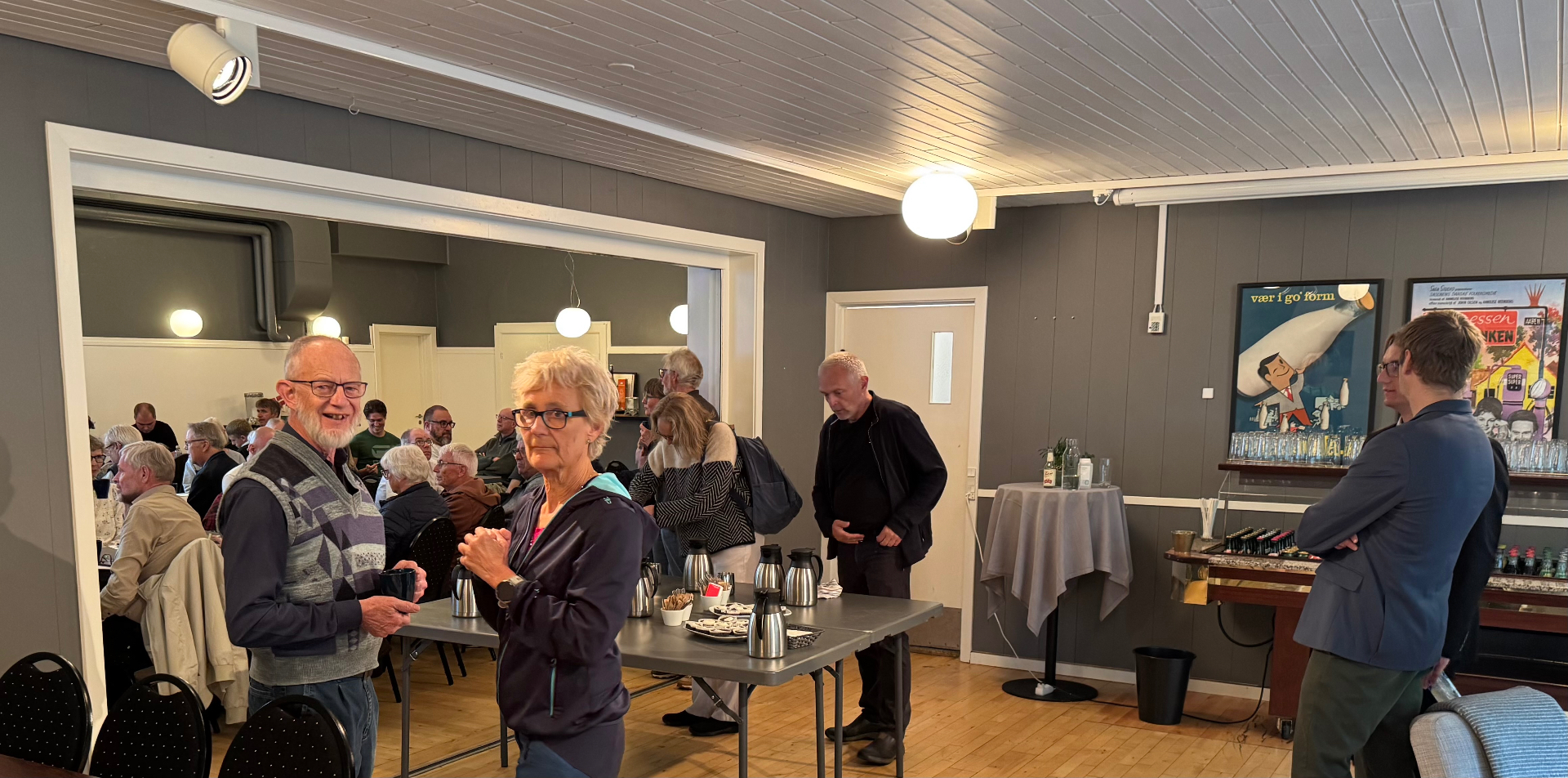 Pause og netværk blandt deltagerne ved borgermødet